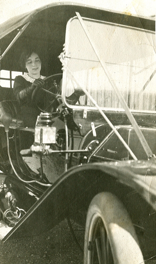  Della MacGillivray and her 1910 Buick