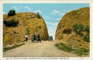 Poatcard ca 1930 Between Santa Fe and Albuquerque